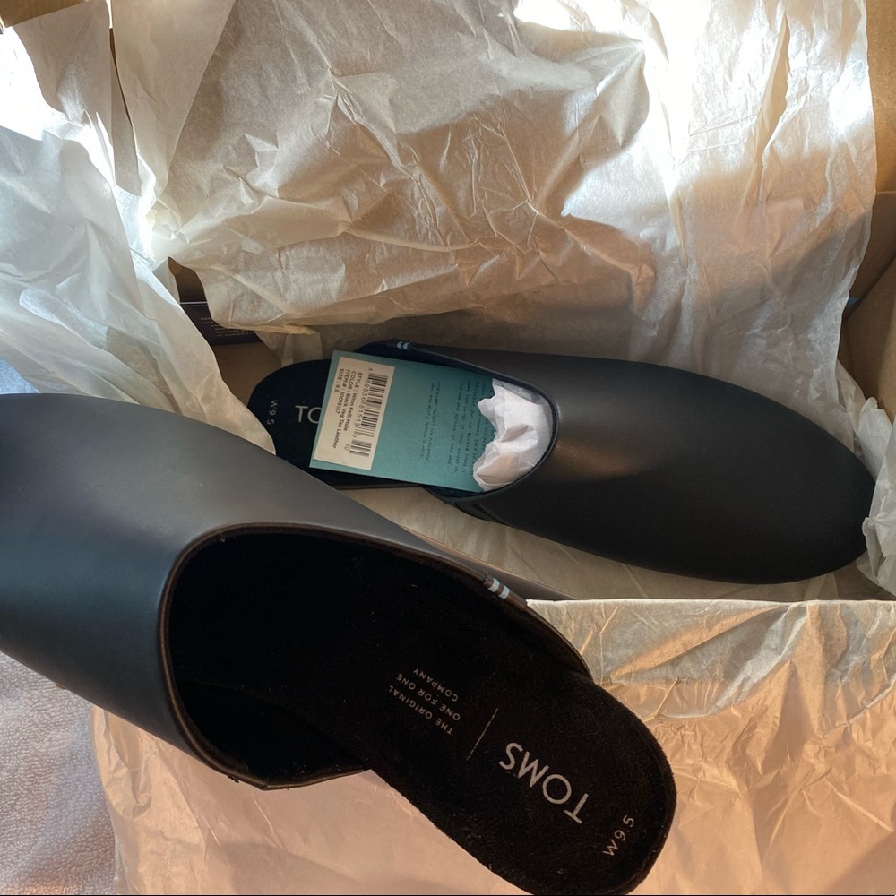 Toms Womens Black Slip-ins 9.5 NEW!! Kelli Mules